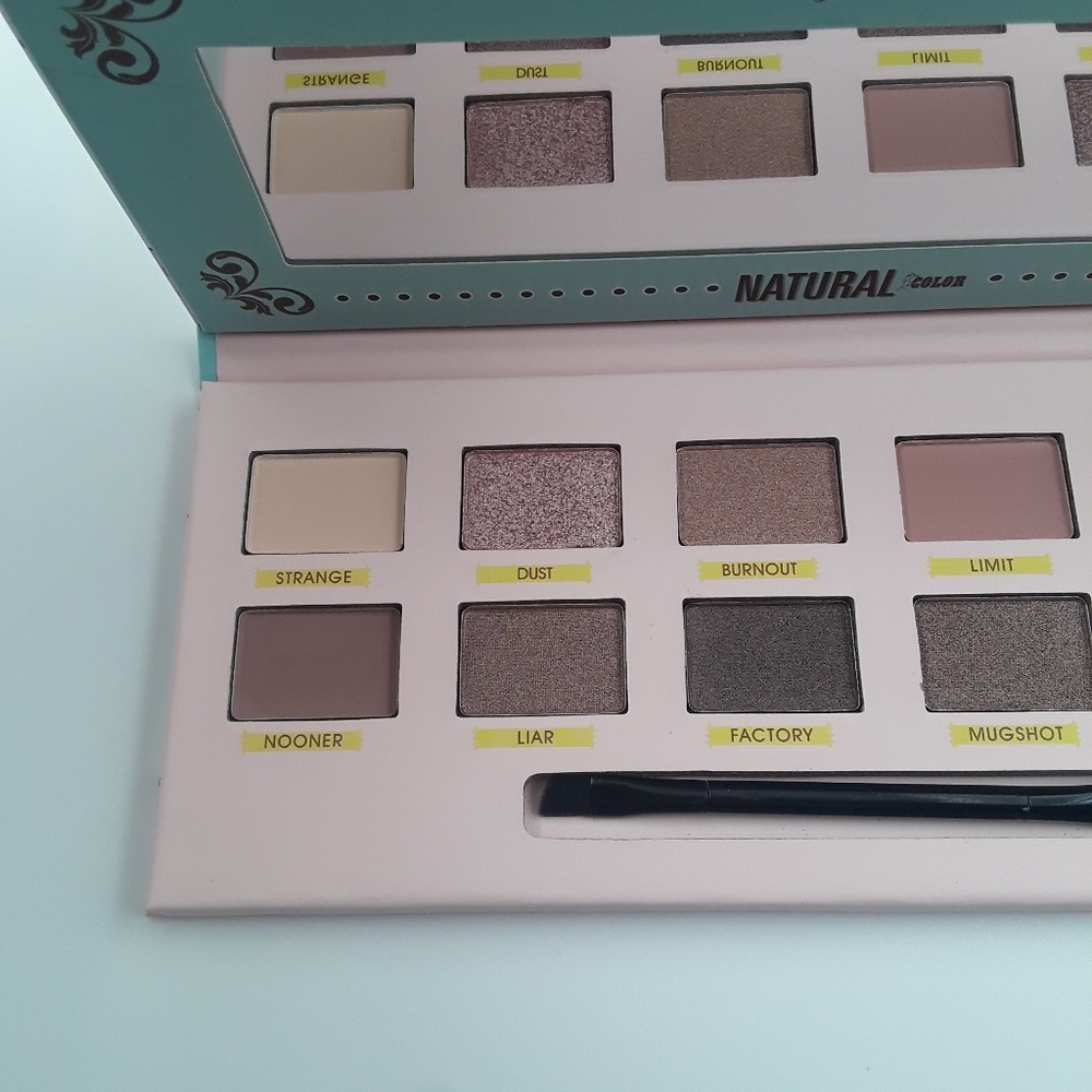Face makeup Natural Eyeshadow Palette nudes. - Picture 5 of 7